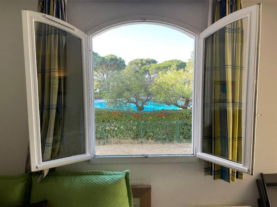 Bel Appartement Vue Sur Piscine 1 Chambre Fermee Et 1 Espace Cabine Saint-Raphaël Buitenkant foto