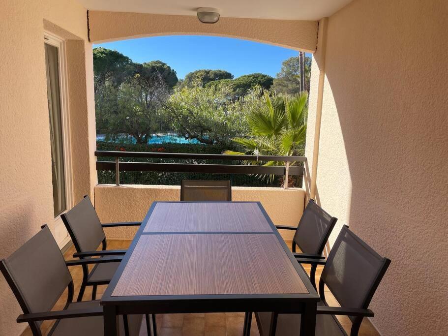 Bel Appartement Vue Sur Piscine 1 Chambre Fermee Et 1 Espace Cabine Saint-Raphaël Buitenkant foto